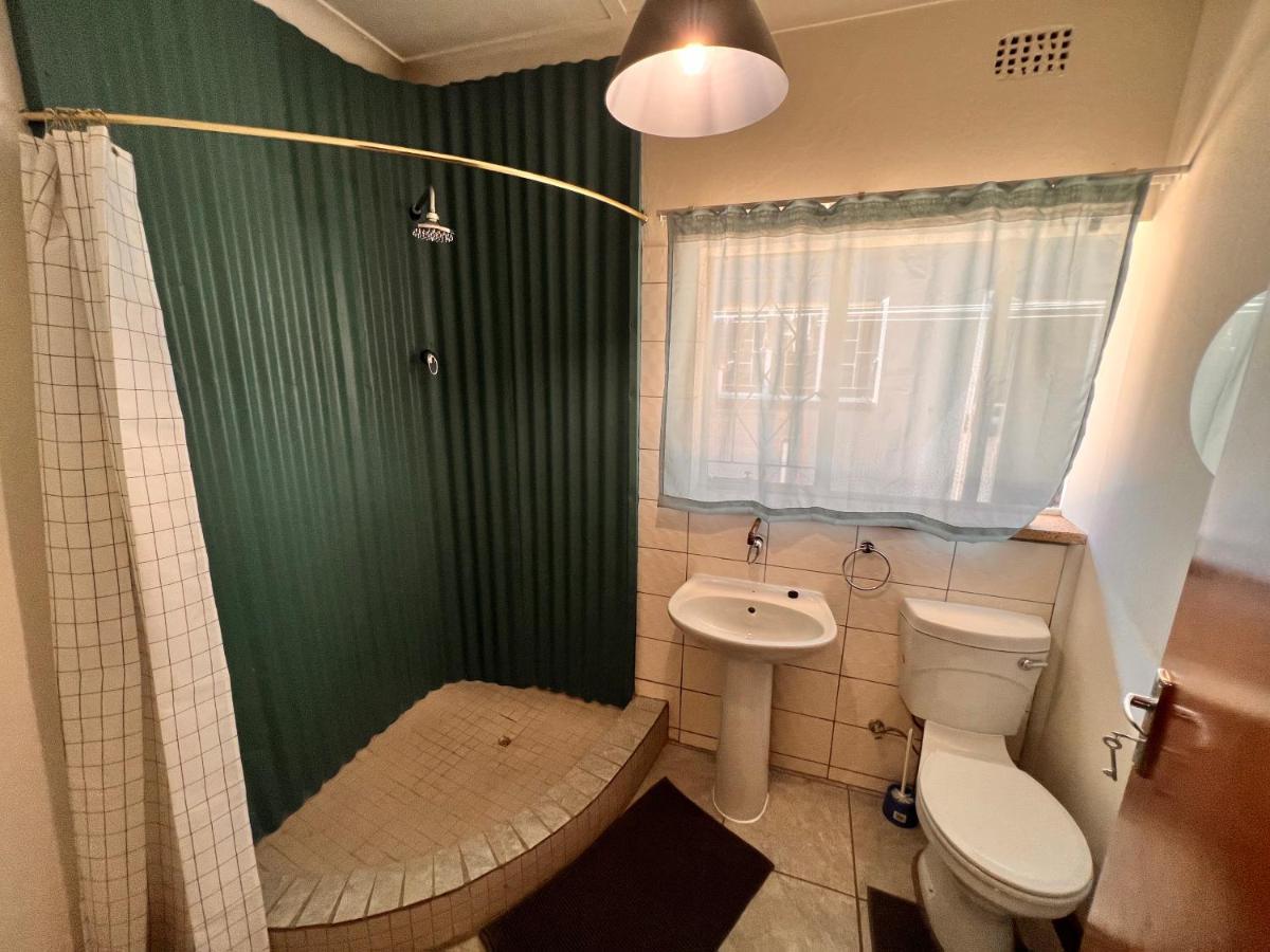 Firefly Budget Friendly Guest House Kempton Park Exterior foto