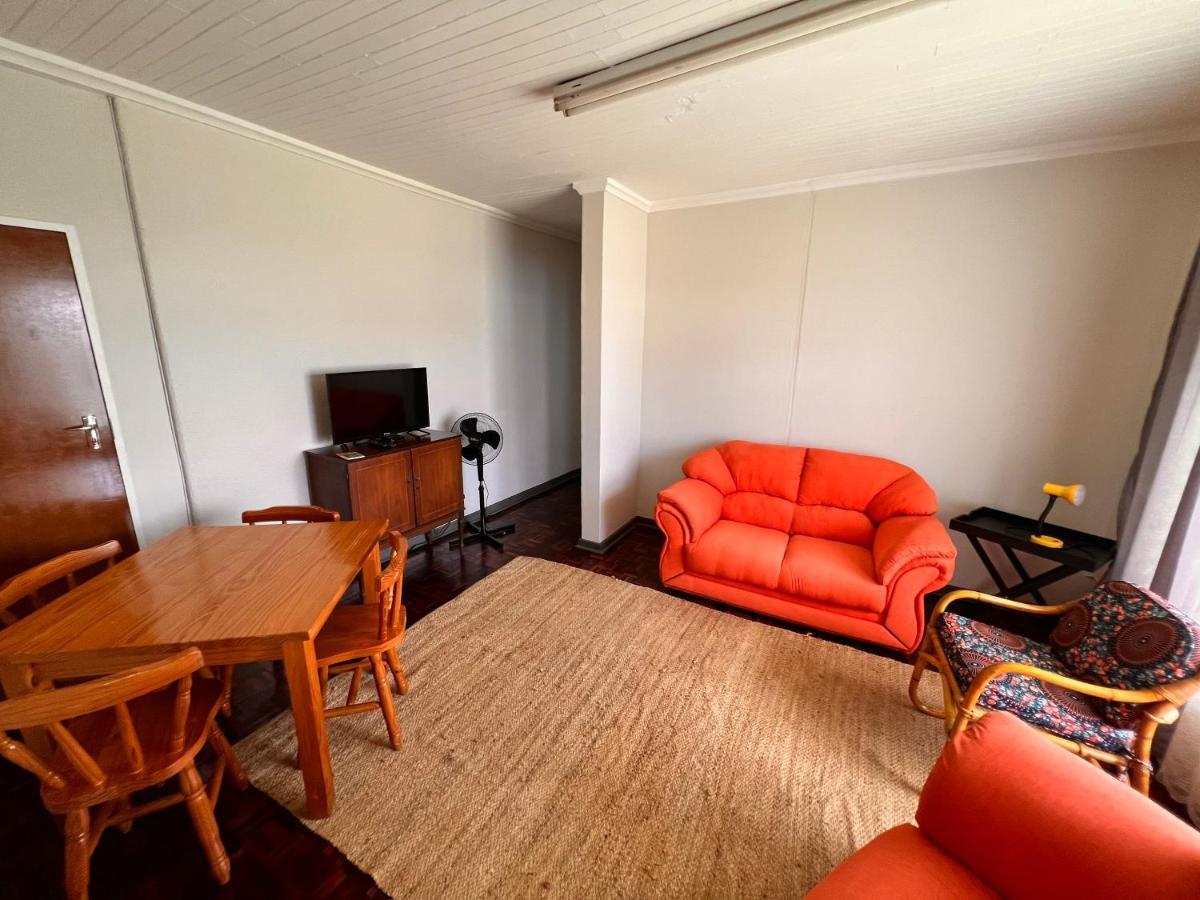 Firefly Budget Friendly Guest House Kempton Park Exterior foto