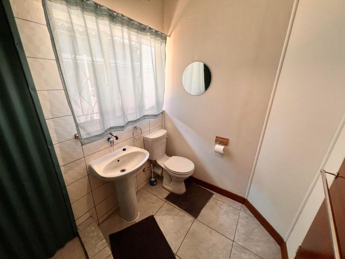 Firefly Budget Friendly Guest House Kempton Park Exterior foto