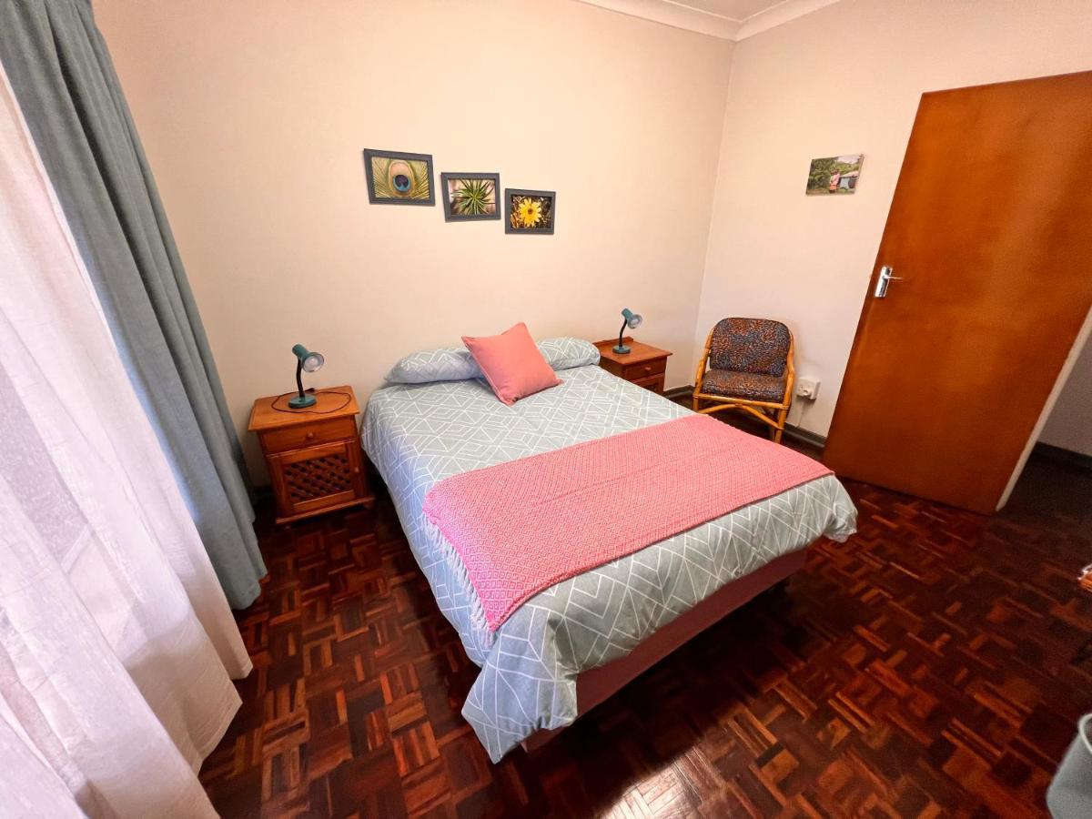 Firefly Budget Friendly Guest House Kempton Park Exterior foto