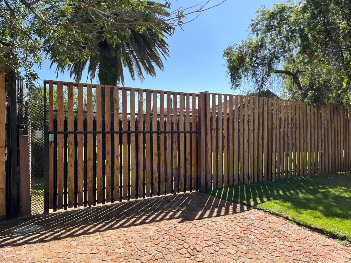 Firefly Budget Friendly Guest House Kempton Park Exterior foto