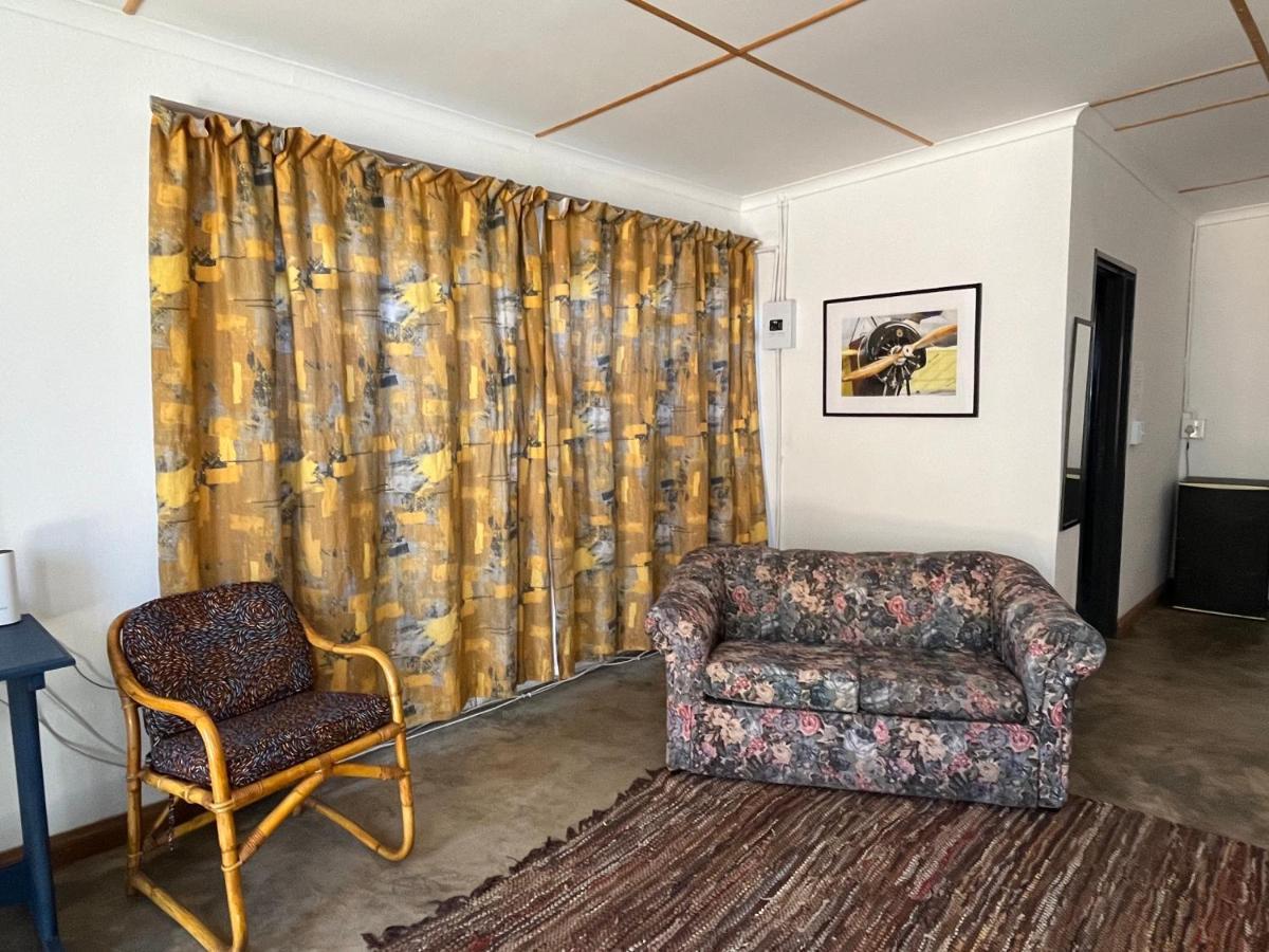 Firefly Budget Friendly Guest House Kempton Park Exterior foto