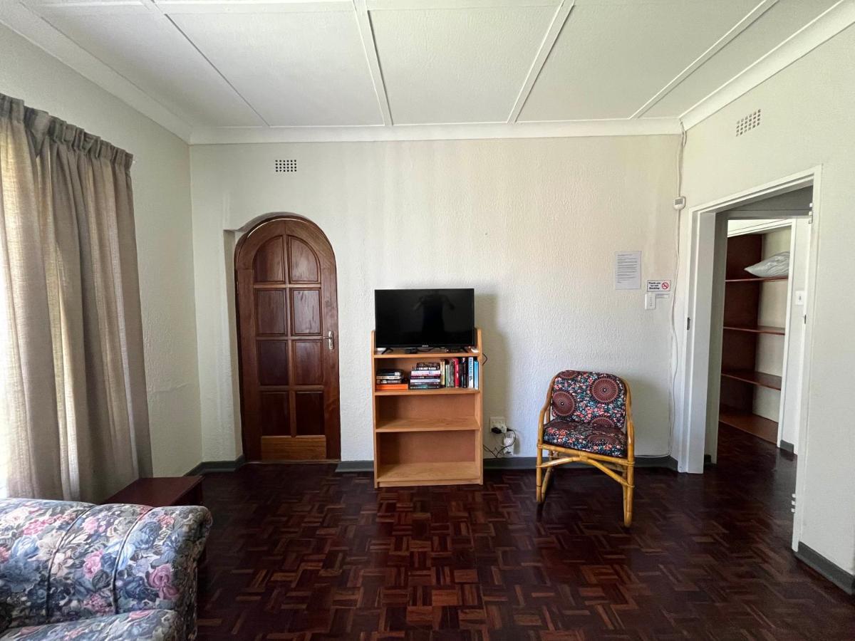 Firefly Budget Friendly Guest House Kempton Park Exterior foto